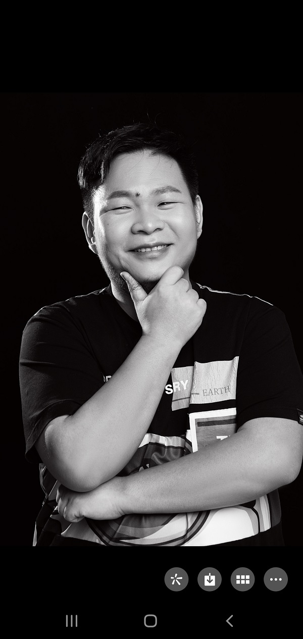 李昶万