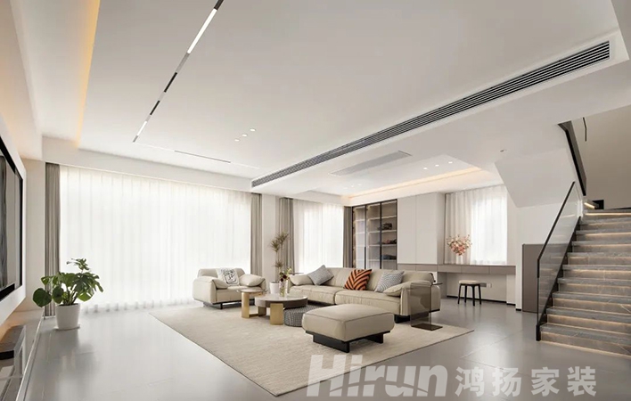 是为家而行的“大女主”，也是被家宠爱的“小公主”