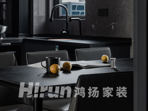 摩登都市中的神秘——新生代菁英人群的“暗黑”艺术