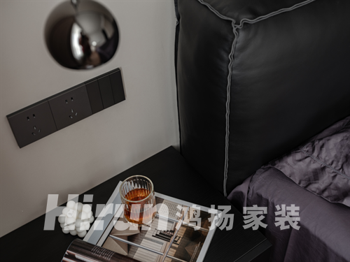 摩登都市中的神秘——新生代菁英人群的“暗黑”艺术